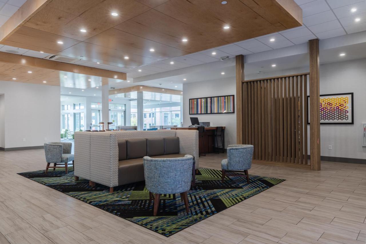 | Holiday Inn Express & Suites - Columbia Downtown, SC - The Vista