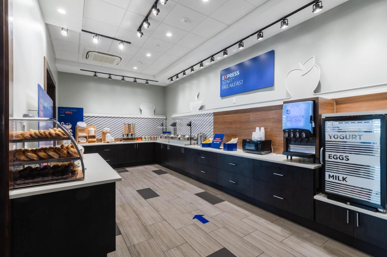 | Holiday Inn Express & Suites - Columbia Downtown, SC - The Vista