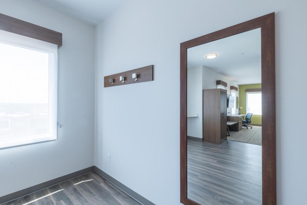 | Holiday Inn Express & Suites - Columbia Downtown, SC - The Vista