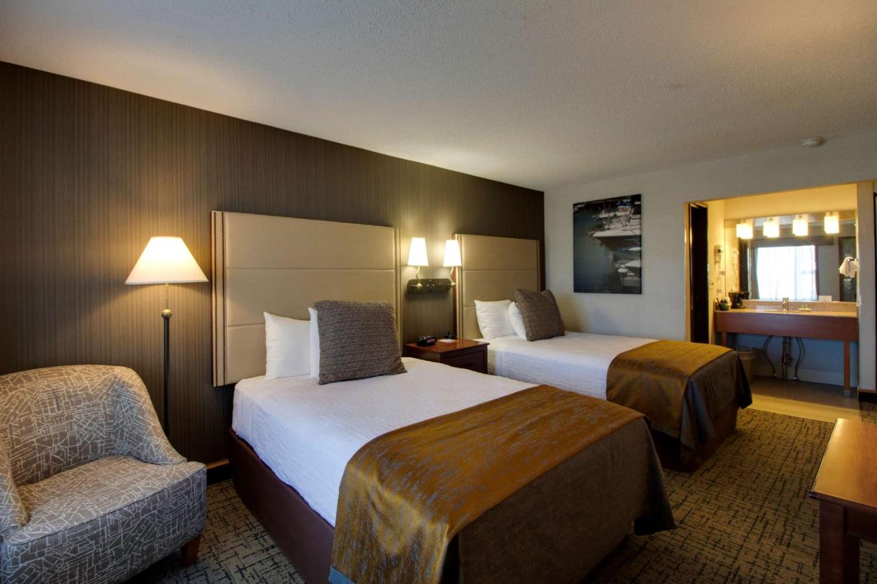 Two Double Beds - Partial Lake View at Best Western Harbour Pointe Lakefront