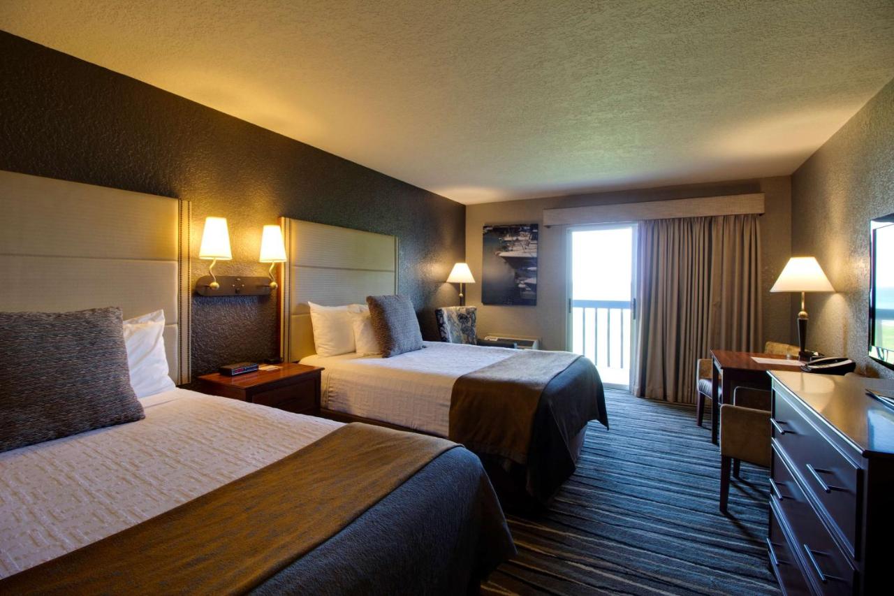 Two Double Beds with Balcony at Best Western Harbour Pointe Lakefront