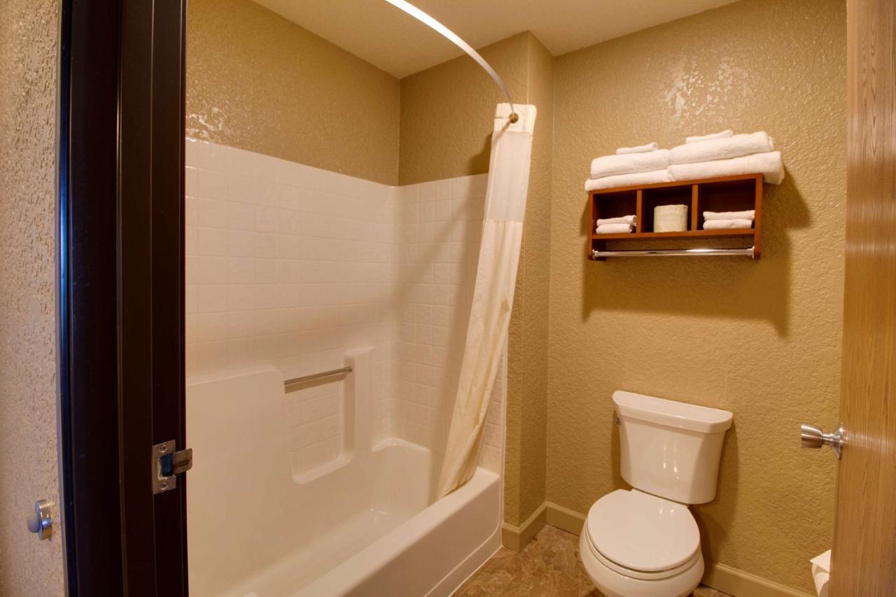 Two Double Beds with Balcony at Best Western Harbour Pointe Lakefront
