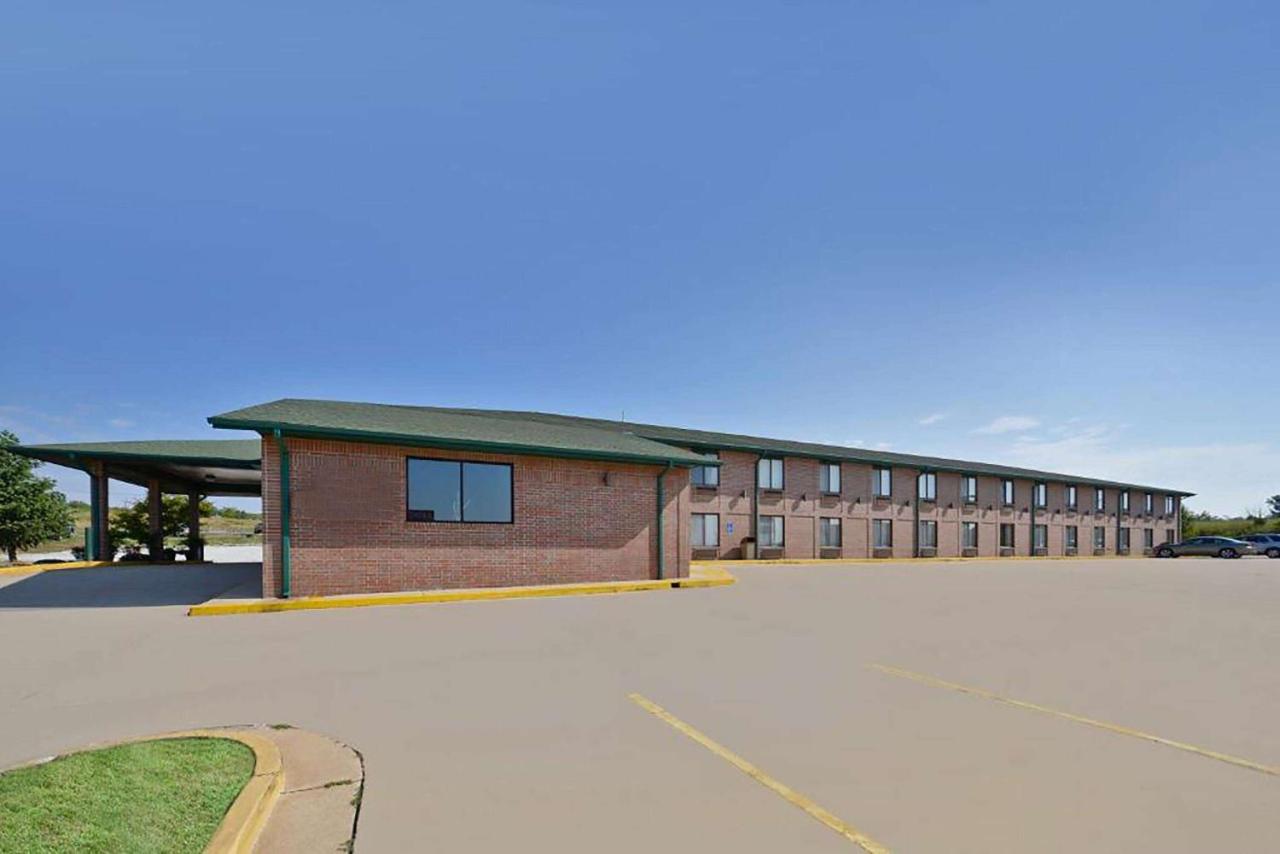 | Days Inn by Wyndham Ozark Springfield