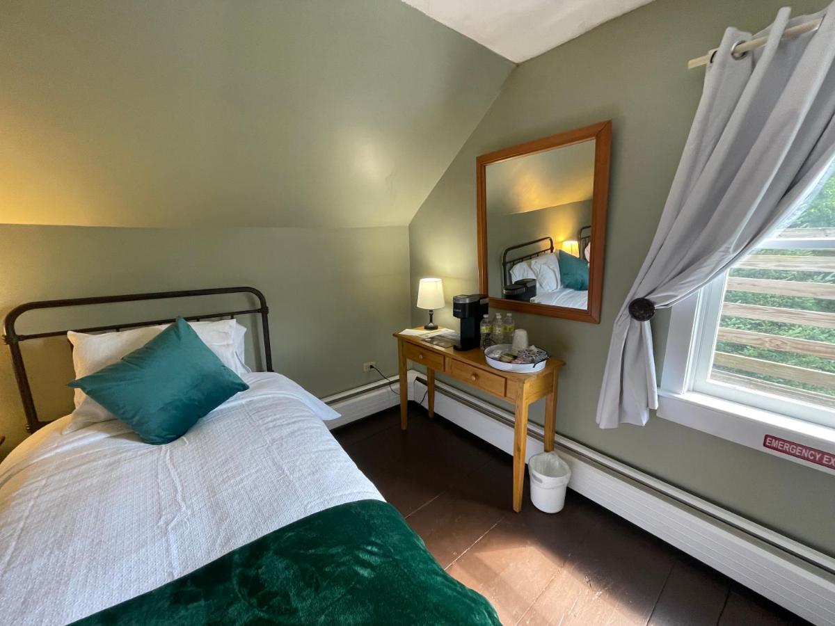 | Stone Hearth Inn and Eatery