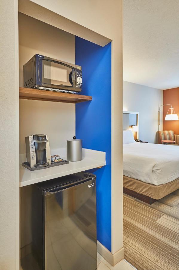 Room Selected at Check-In at Holiday Inn Express Hotel & Suites Medford-Central Point by IHG