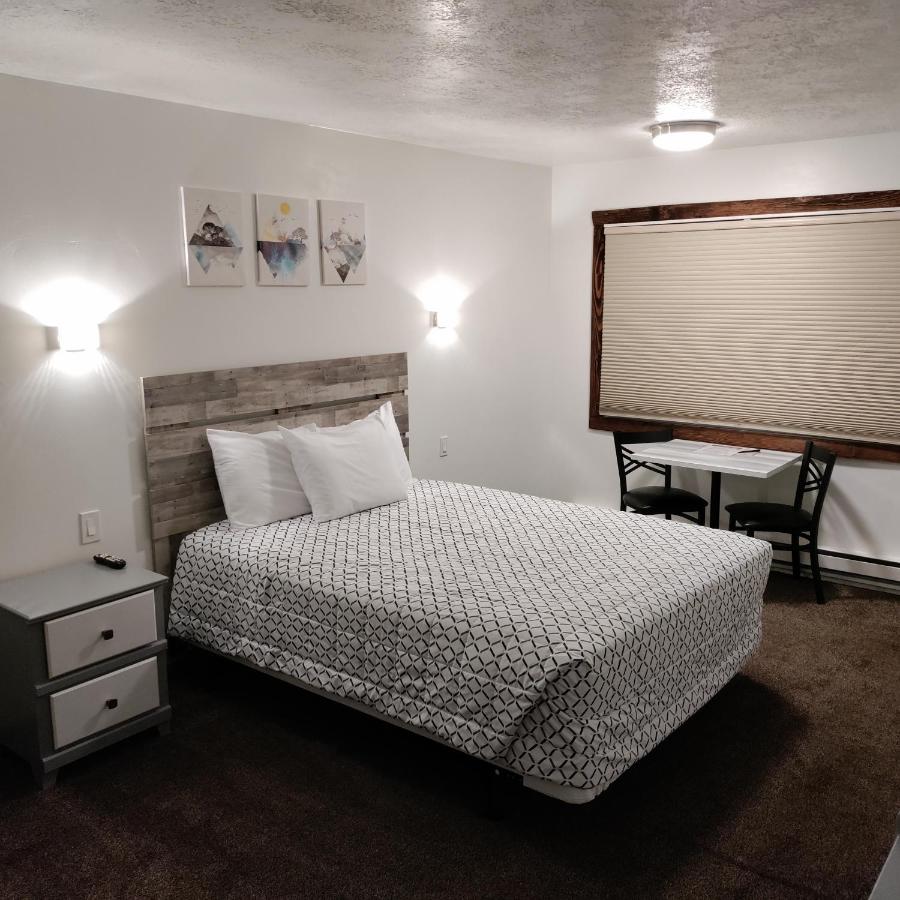 | High Desert Inn