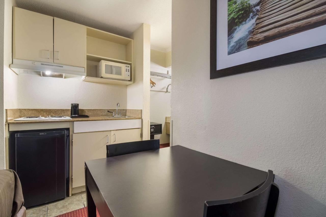 Double Room with Two Double Beds - Non-Smoking at Suburban Studios