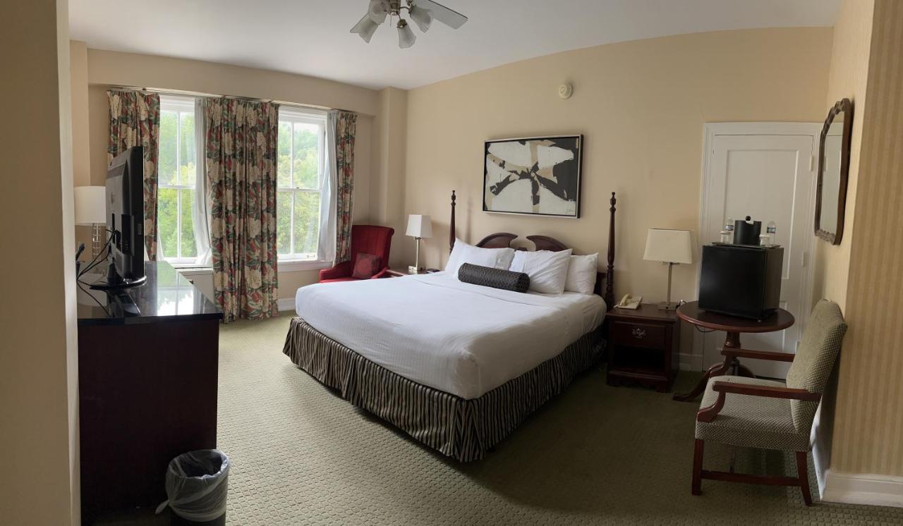 Standard King Room at Arlington Resort Hotel and Spa