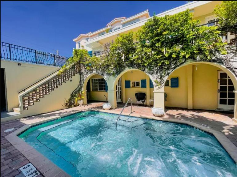  | Courtyard Villa Hotel