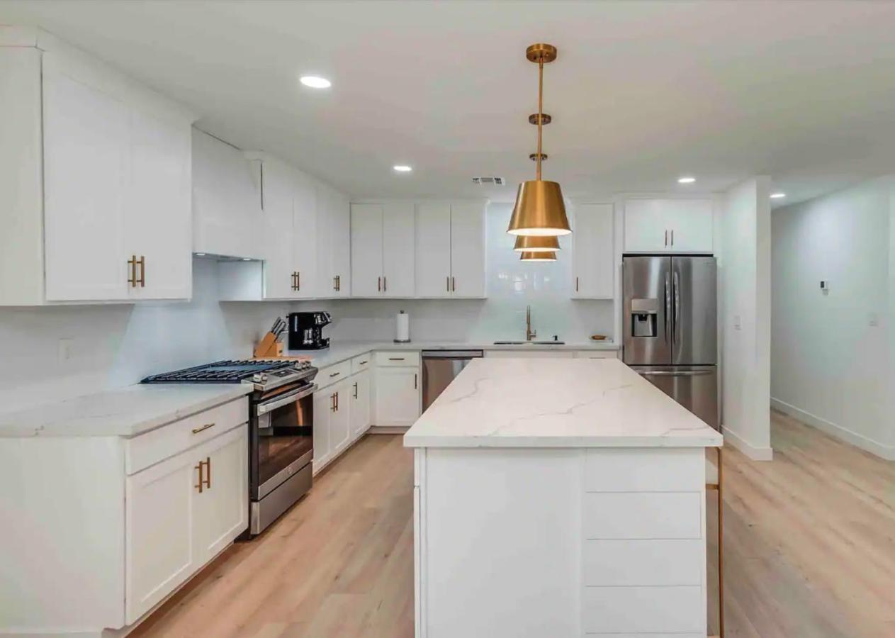  | Quiet Contemporary Deluxe Estate 4BD/3BA: Old Town Scottsdale