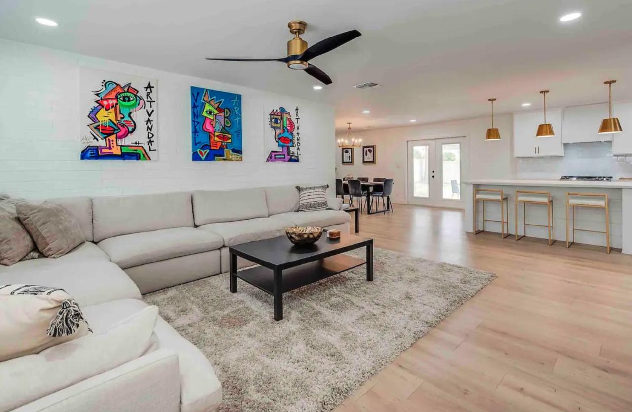  | Quiet Contemporary Deluxe Estate 4BD/3BA: Old Town Scottsdale