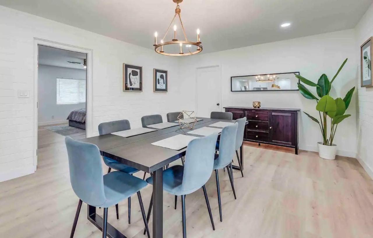  | Quiet Contemporary Deluxe Estate 4BD/3BA: Old Town Scottsdale