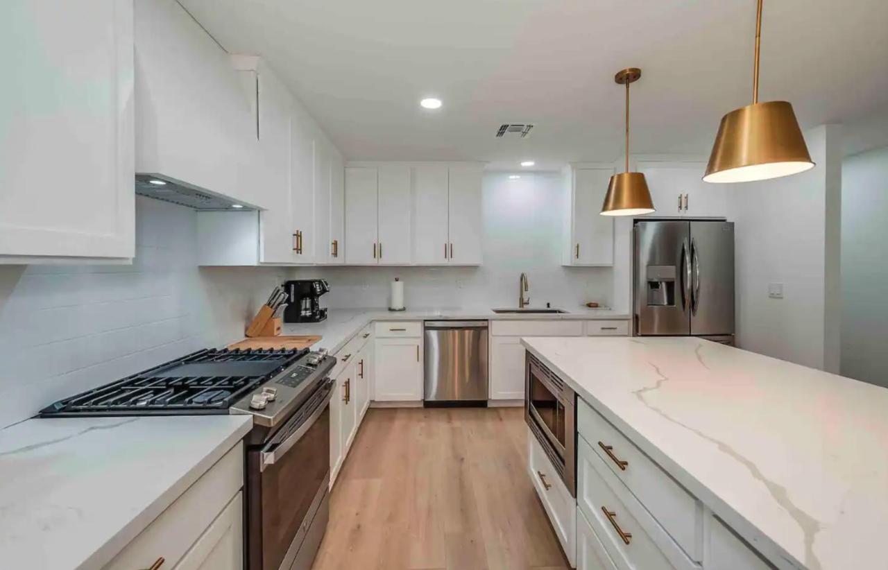  | Quiet Contemporary Deluxe Estate 4BD/3BA: Old Town Scottsdale