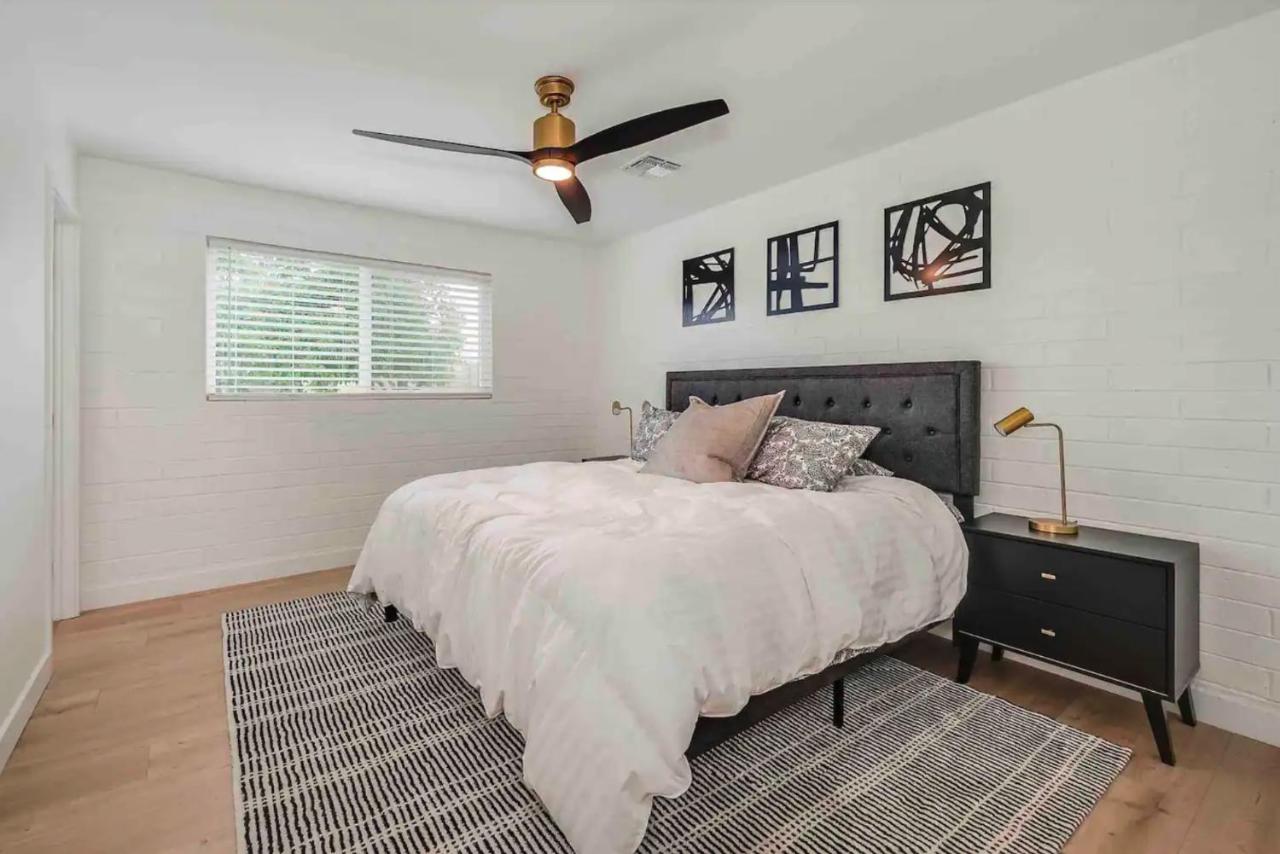  | Quiet Contemporary Deluxe Estate 4BD/3BA: Old Town Scottsdale