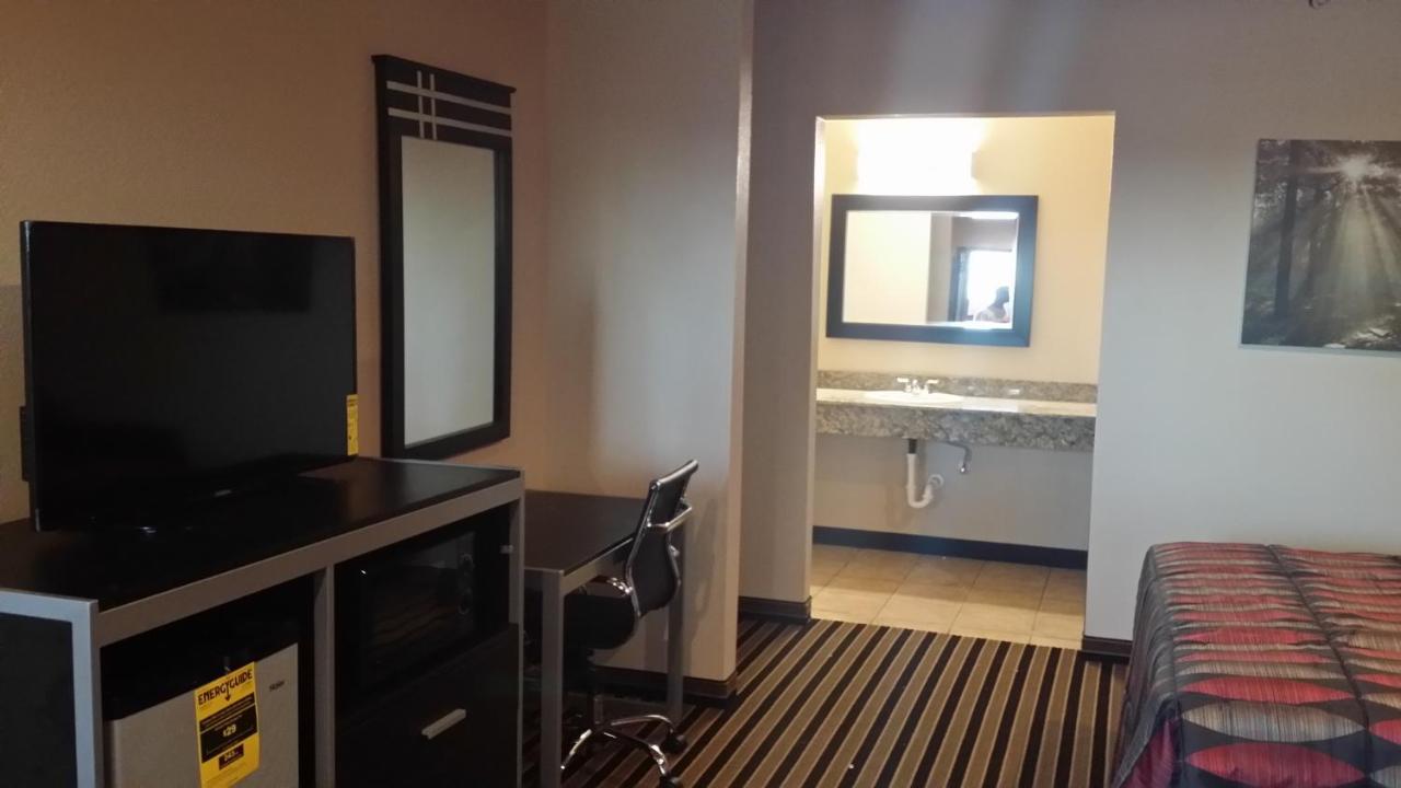 | Texan Inn and Suites Tilden