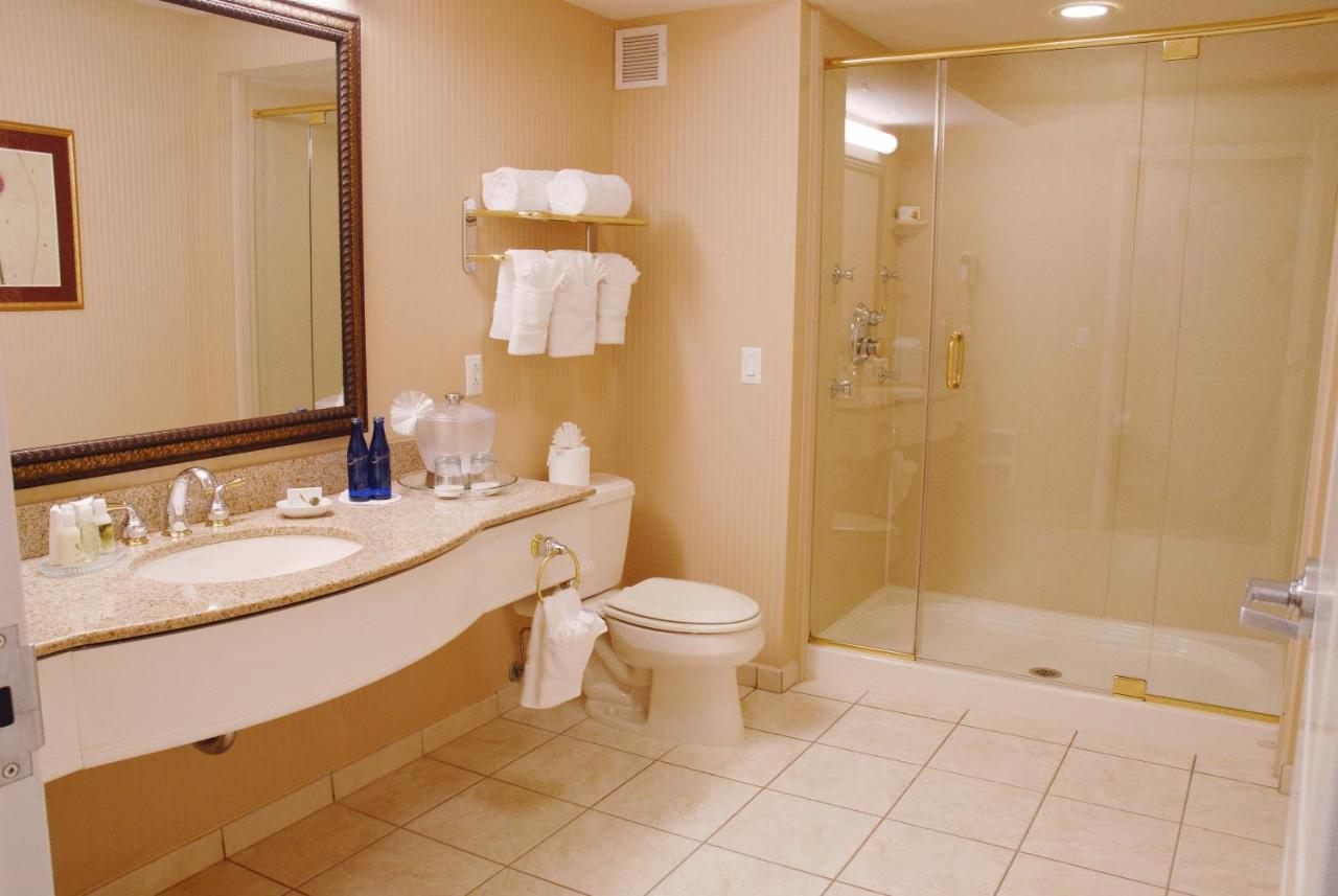 King Suite with Spa Bath at The Wilshire Grand Hotel