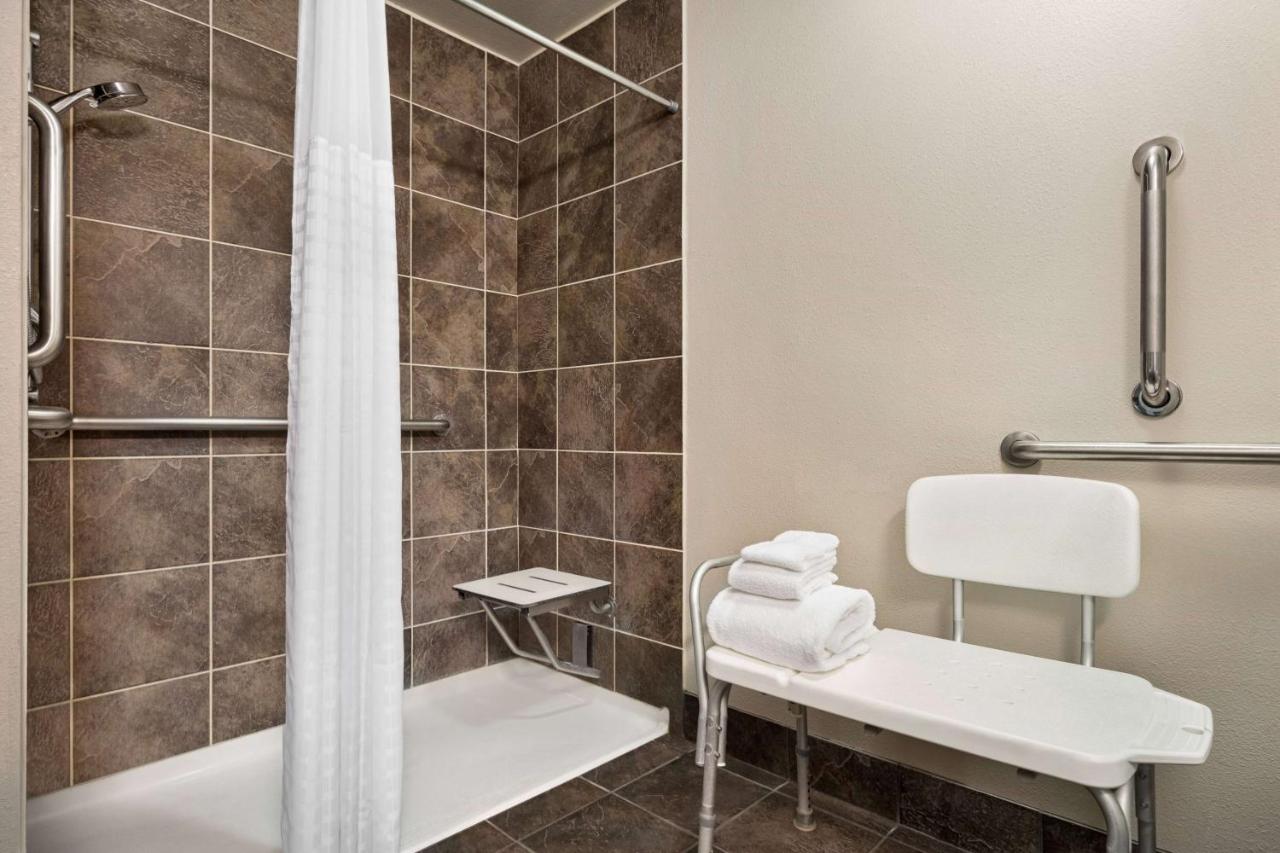 Deluxe Queen Room - Mobility Access/Non-Smoking at Baymont by Wyndham Elko