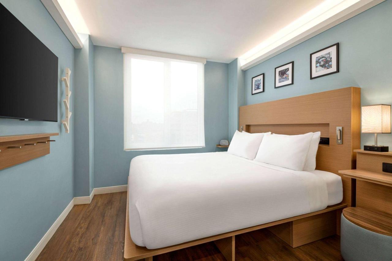 Deluxe King Room - Non-Smoking at Wingate by Wyndham Bronx/Haven Park
