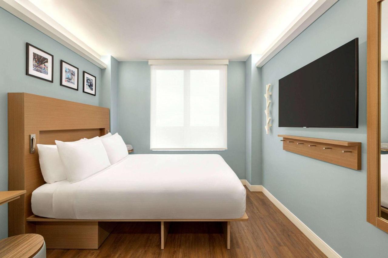 Deluxe Queen Room - Non-Smoking at Wingate by Wyndham Bronx/Haven Park