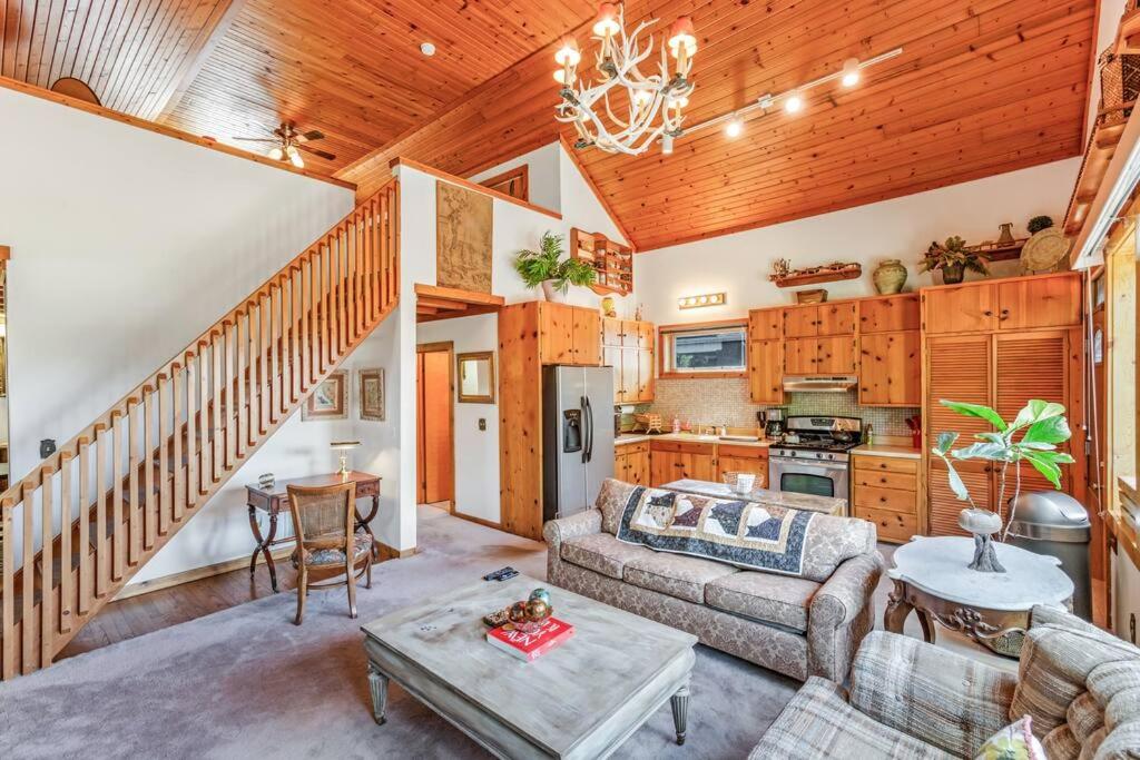 | Quaint Riverfront Barn