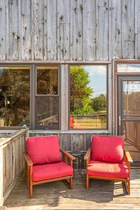 | Quaint Riverfront Barn