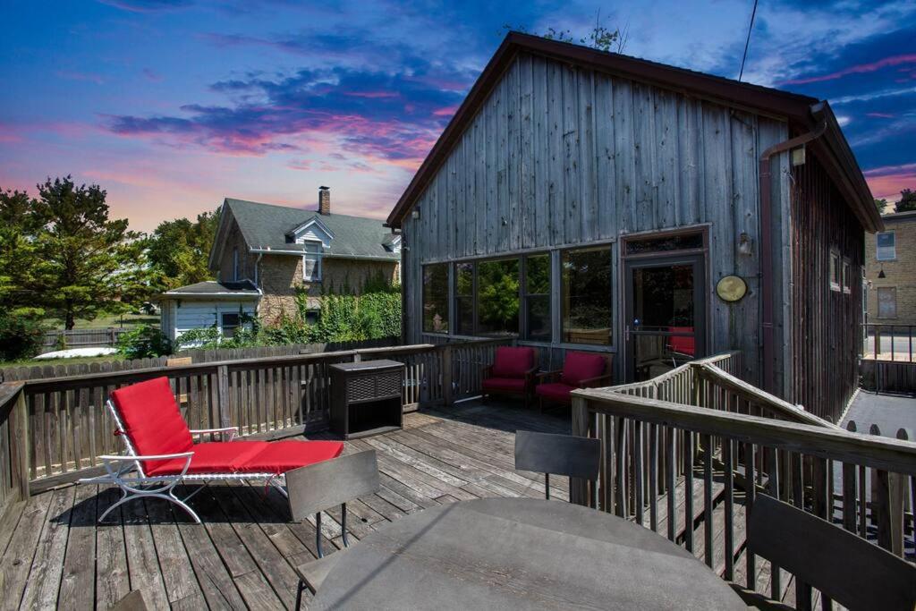 | Quaint Riverfront Barn