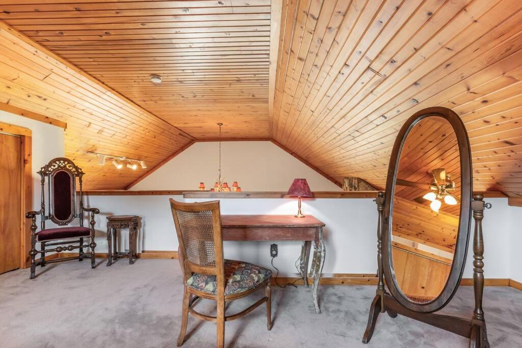 | Quaint Riverfront Barn