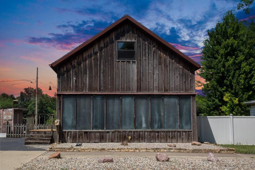 | Quaint Riverfront Barn