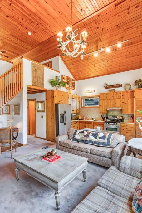 | Quaint Riverfront Barn