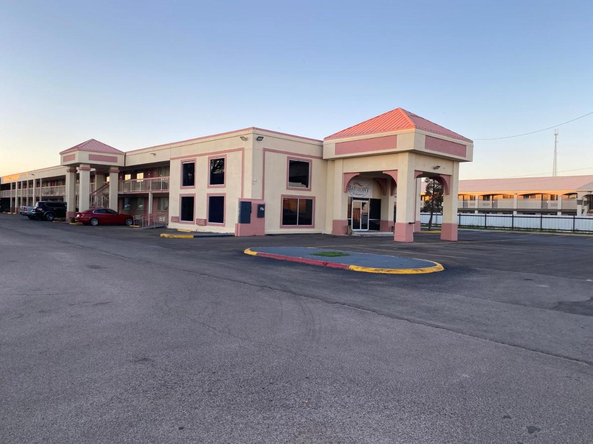 | Baymont Inn and Suites