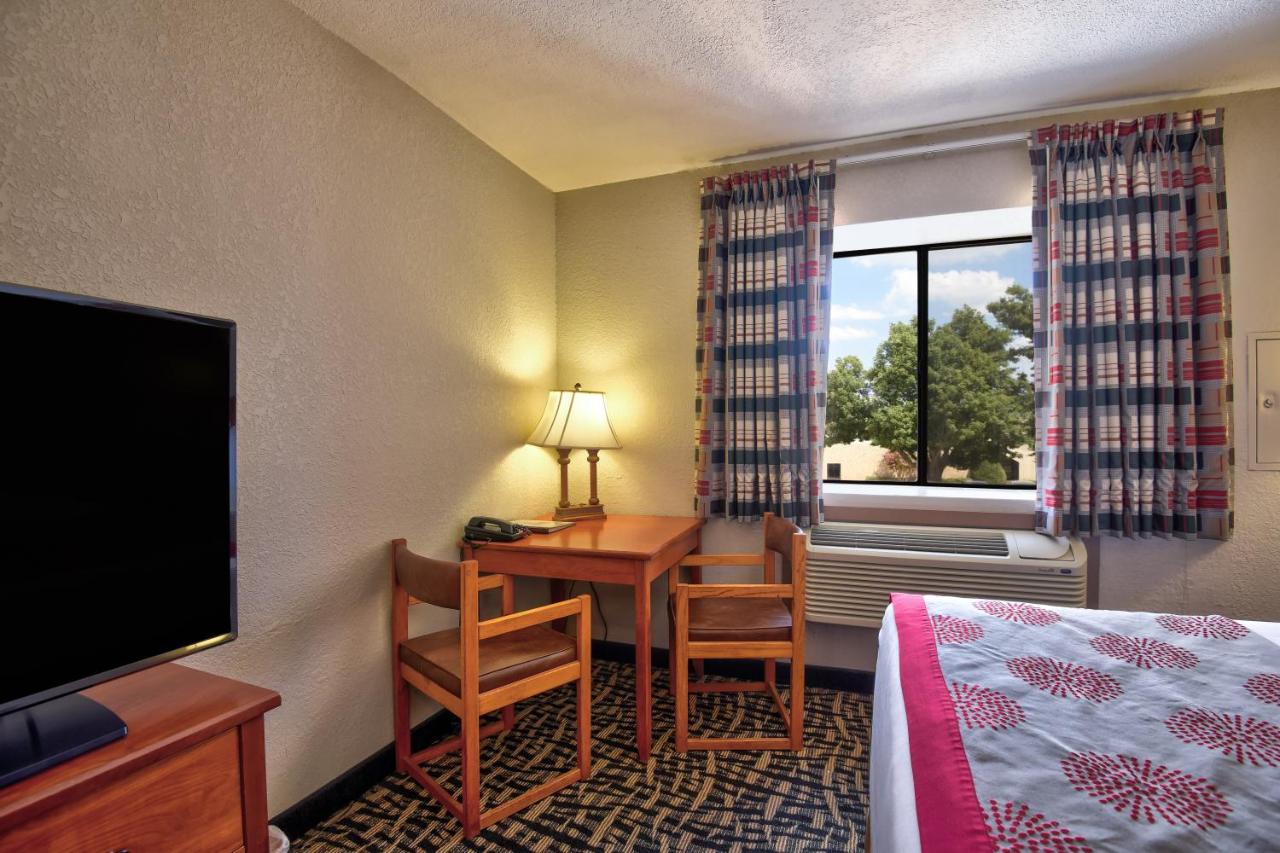 Deluxe King Room - Non-Smoking at Ramada by Wyndham Oklahoma City Airport North
