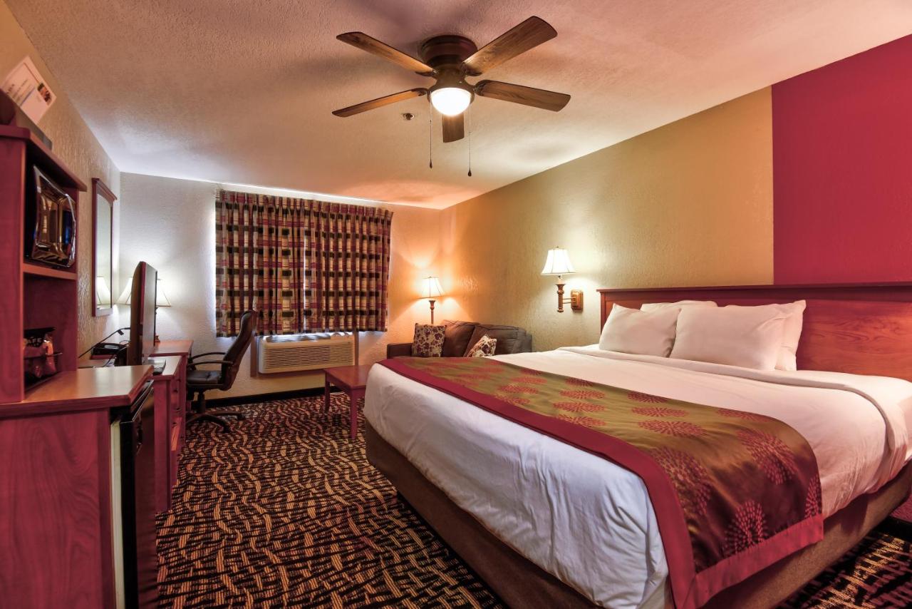 Deluxe King Room - Non-Smoking at Ramada by Wyndham Oklahoma City Airport North
