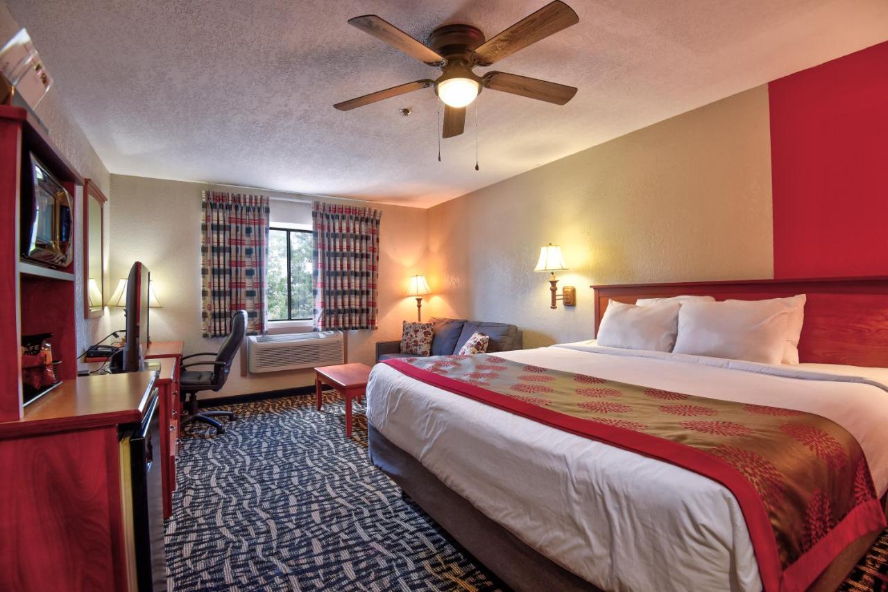 Deluxe King Room - Non-Smoking at Ramada by Wyndham Oklahoma City Airport North