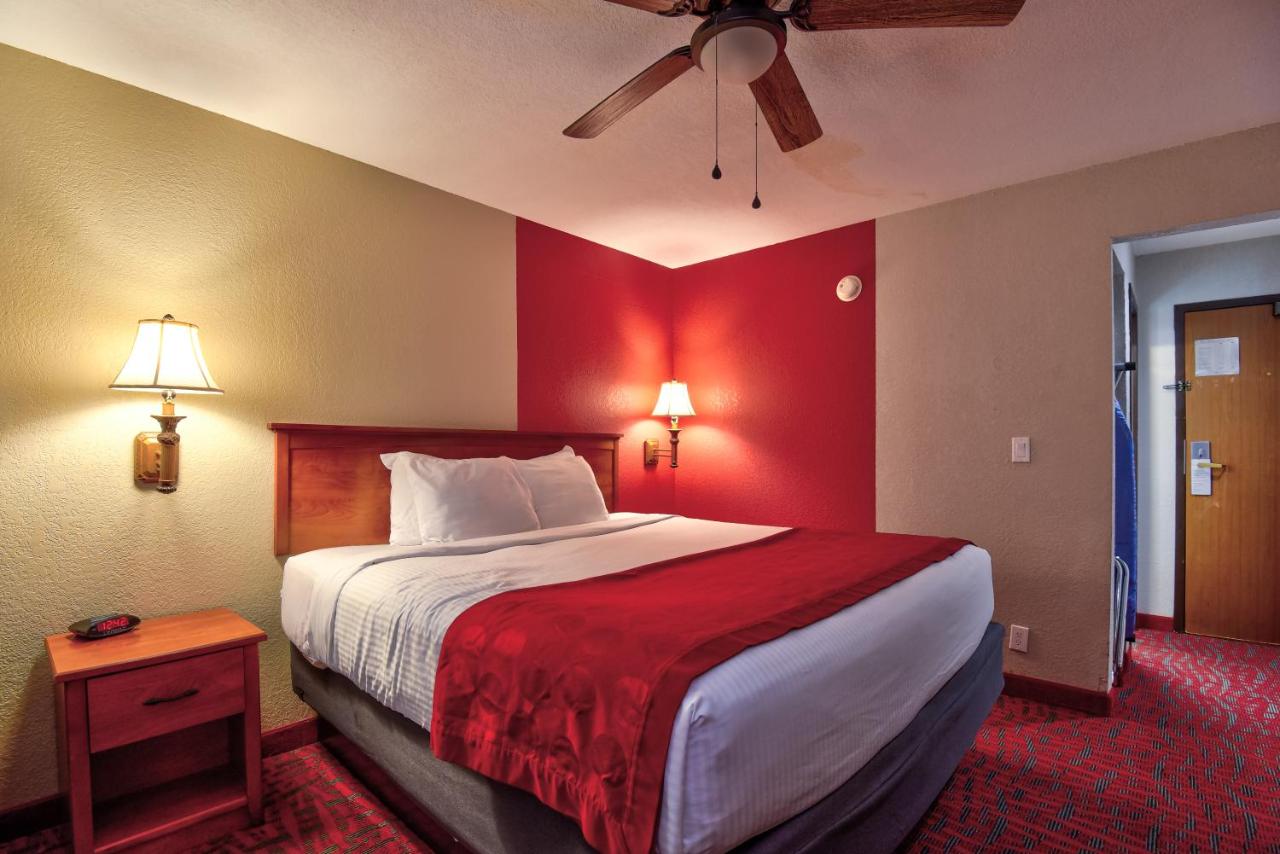King Room- Non-Smoking at Ramada by Wyndham Oklahoma City Airport North
