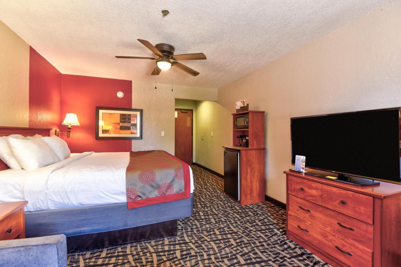 King Room - Mobility Access/Non-Smoking at Ramada by Wyndham Oklahoma City Airport North