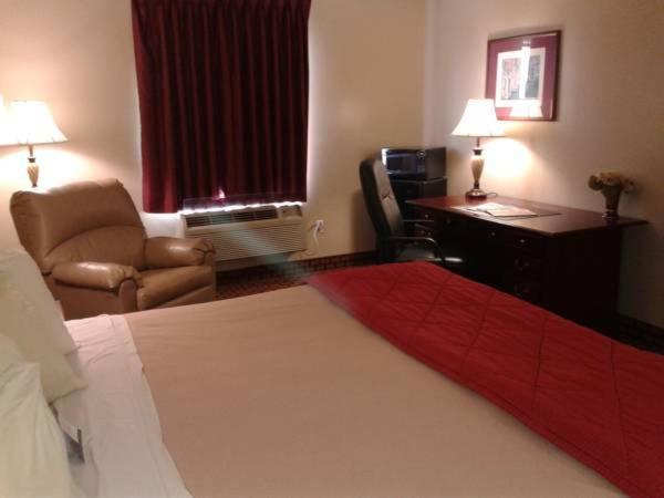 Executive King Room at Rest Inn Fort Smith