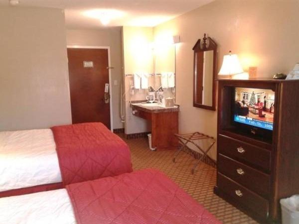 Queen Room with 2 Queen Beds at Rest Inn Fort Smith