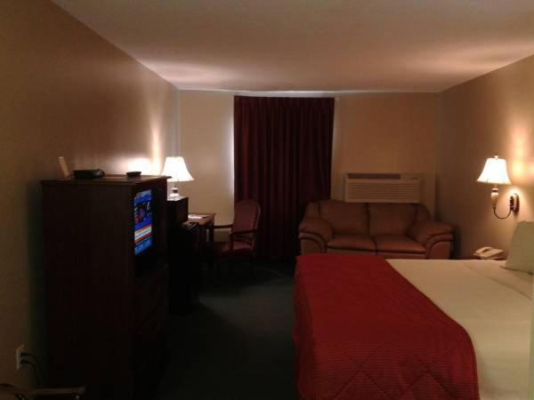 Executive King Room at Rest Inn Fort Smith