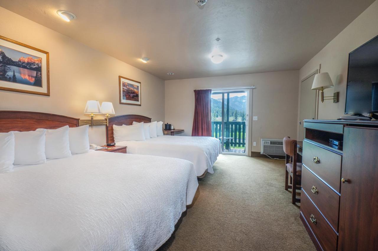  | Flying Saddle Resort and Steak House