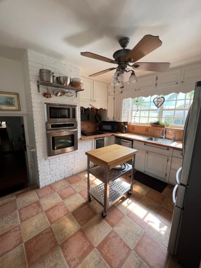 | The Mansion on the River rents 1 week minimum