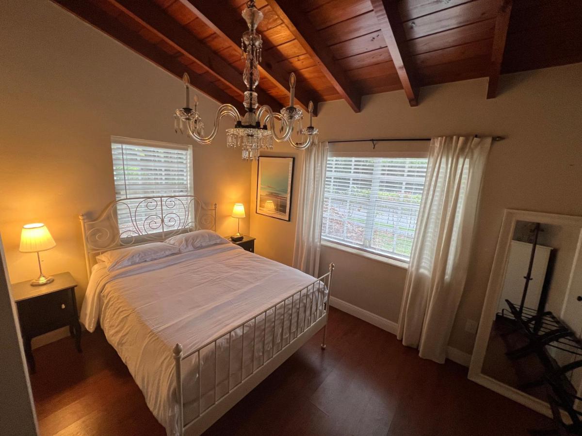 | The Mansion on the River rents 1 week minimum