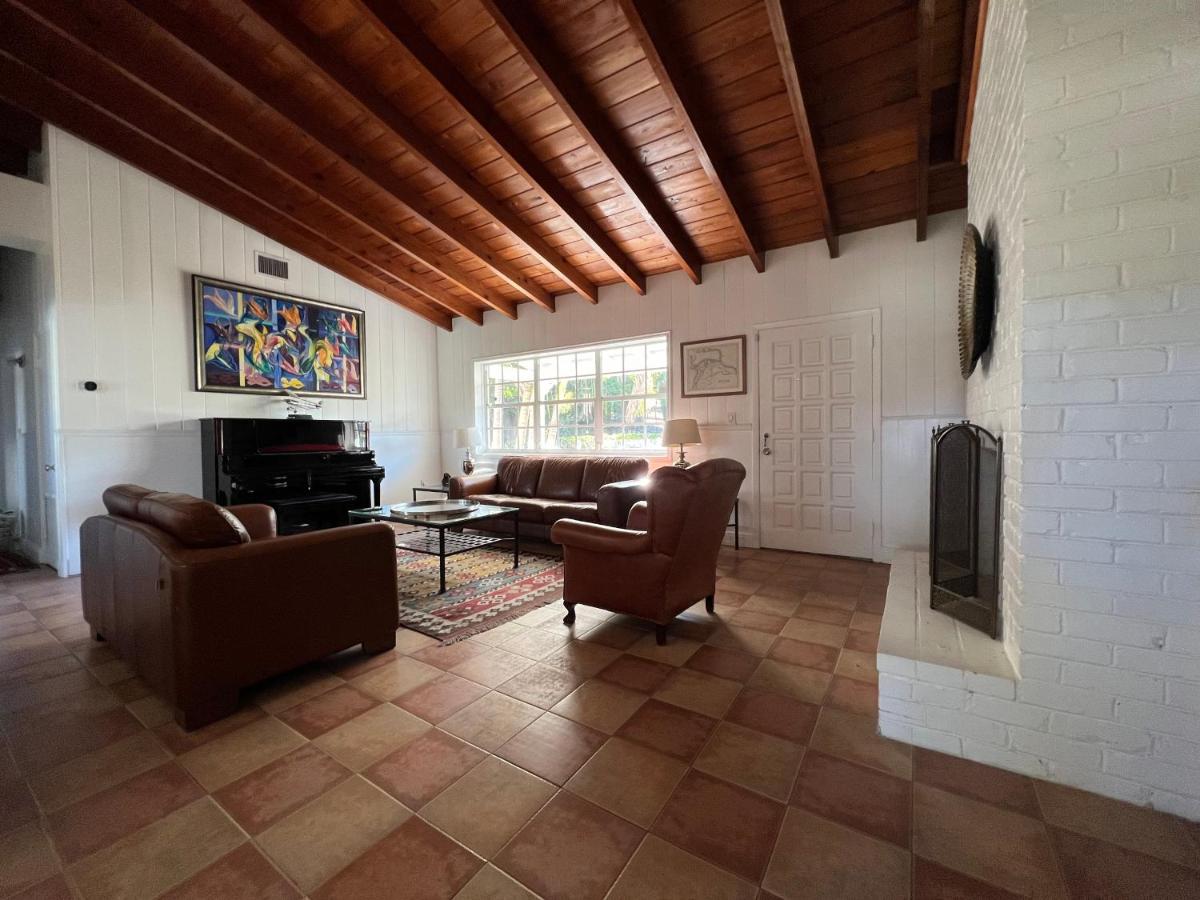 | The Mansion on the River rents 1 week minimum