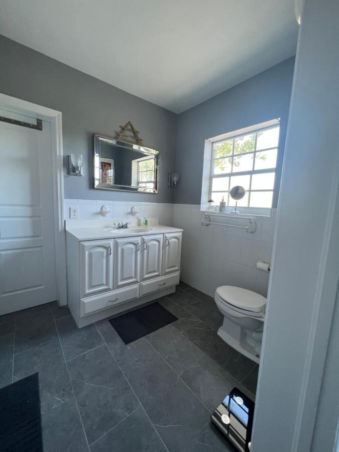 | The Mansion on the River rents 1 week minimum