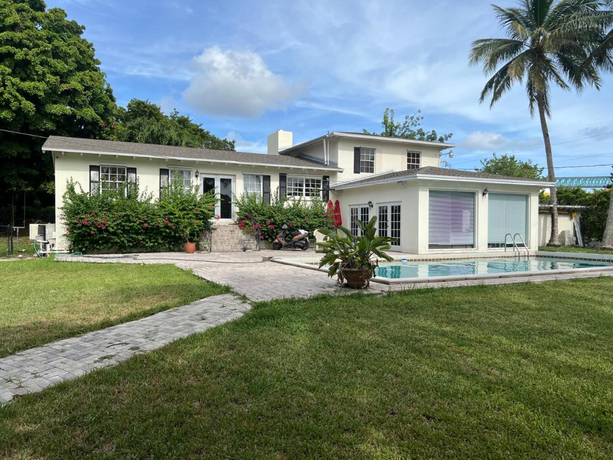 | The Mansion on the River rents 1 week minimum