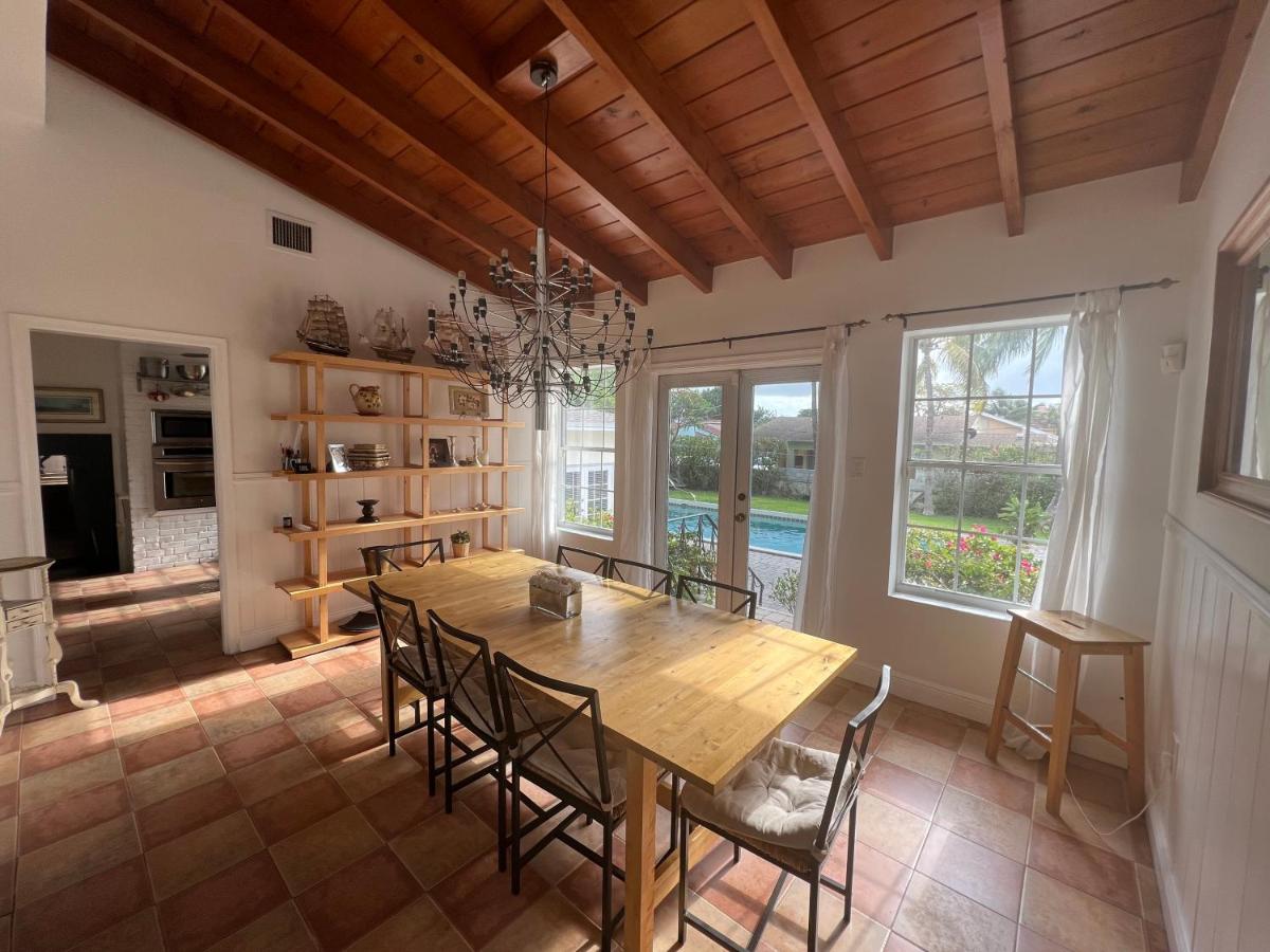 | The Mansion on the River rents 1 week minimum