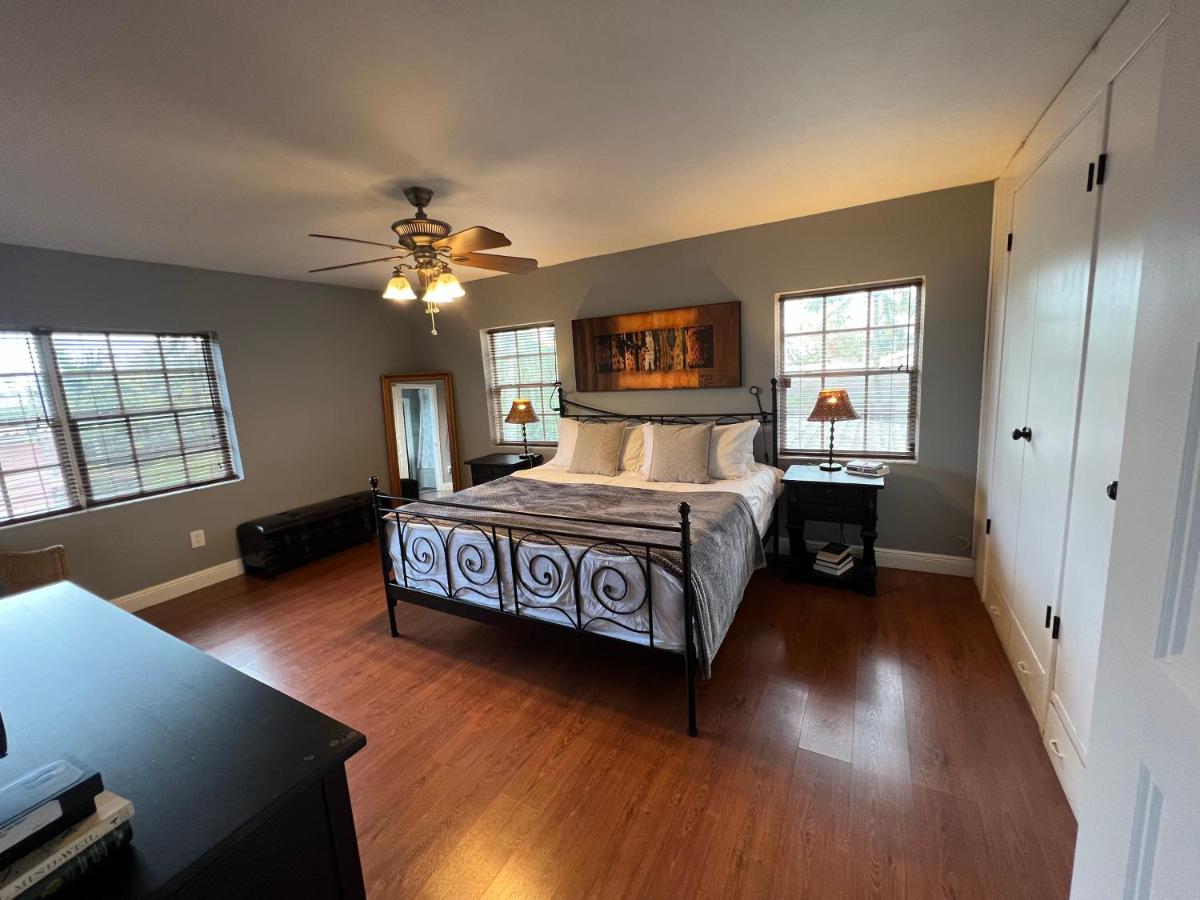 | The Mansion on the River rents 1 week minimum