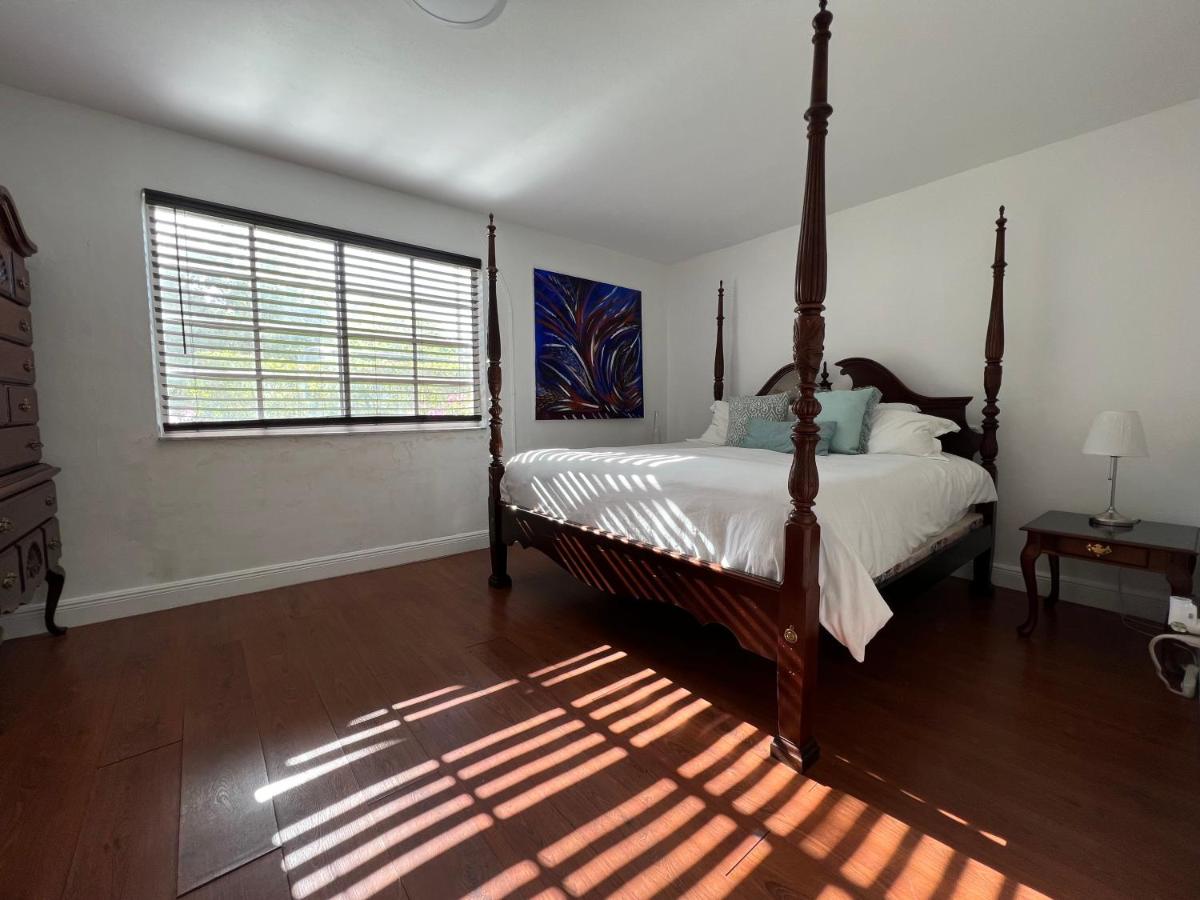 | The Mansion on the River rents 1 week minimum
