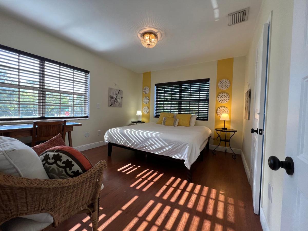 | The Mansion on the River rents 1 week minimum