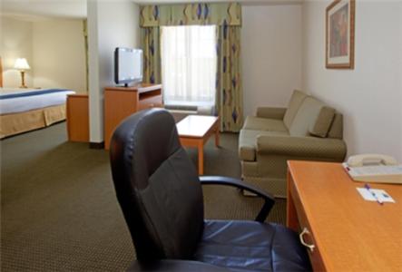 | Holiday Inn Express Hotel & Suites Columbus, an IHG Hotel
