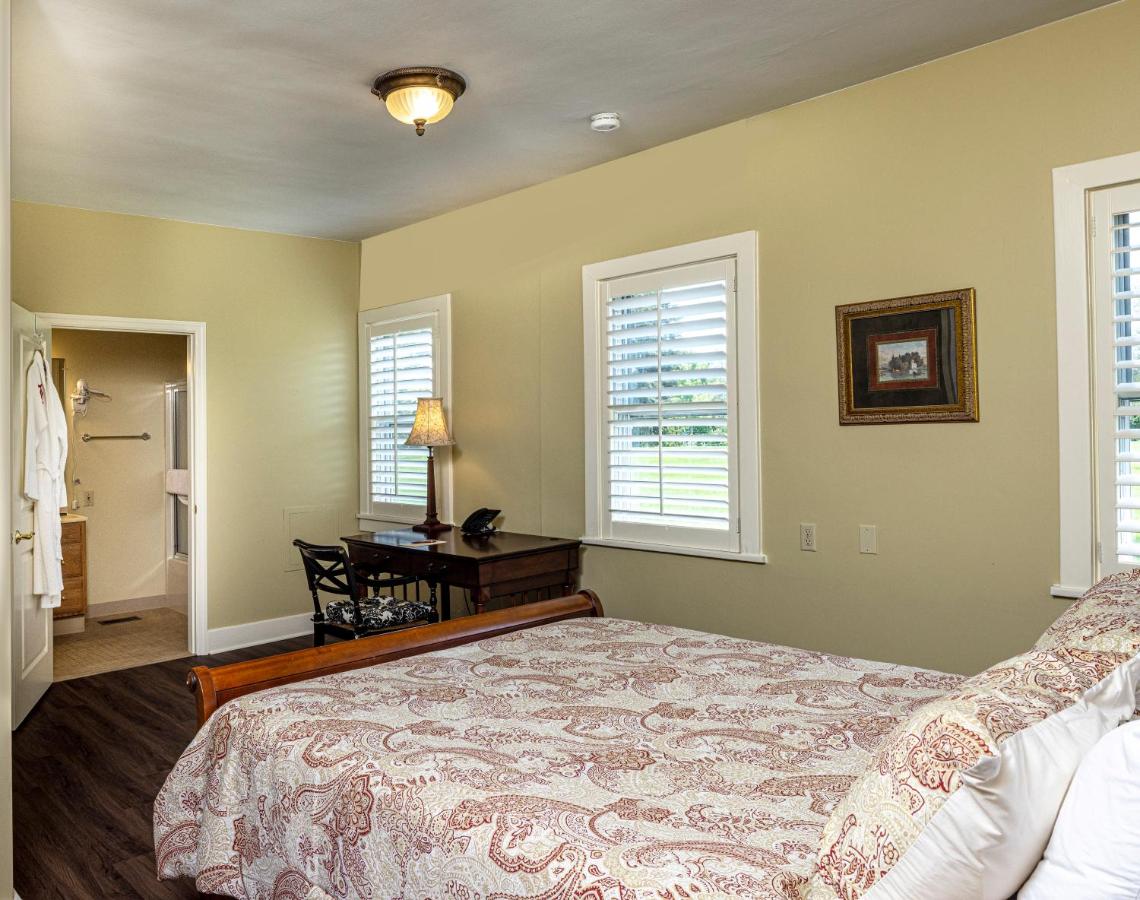 | Baywood Conference and Lodging Center